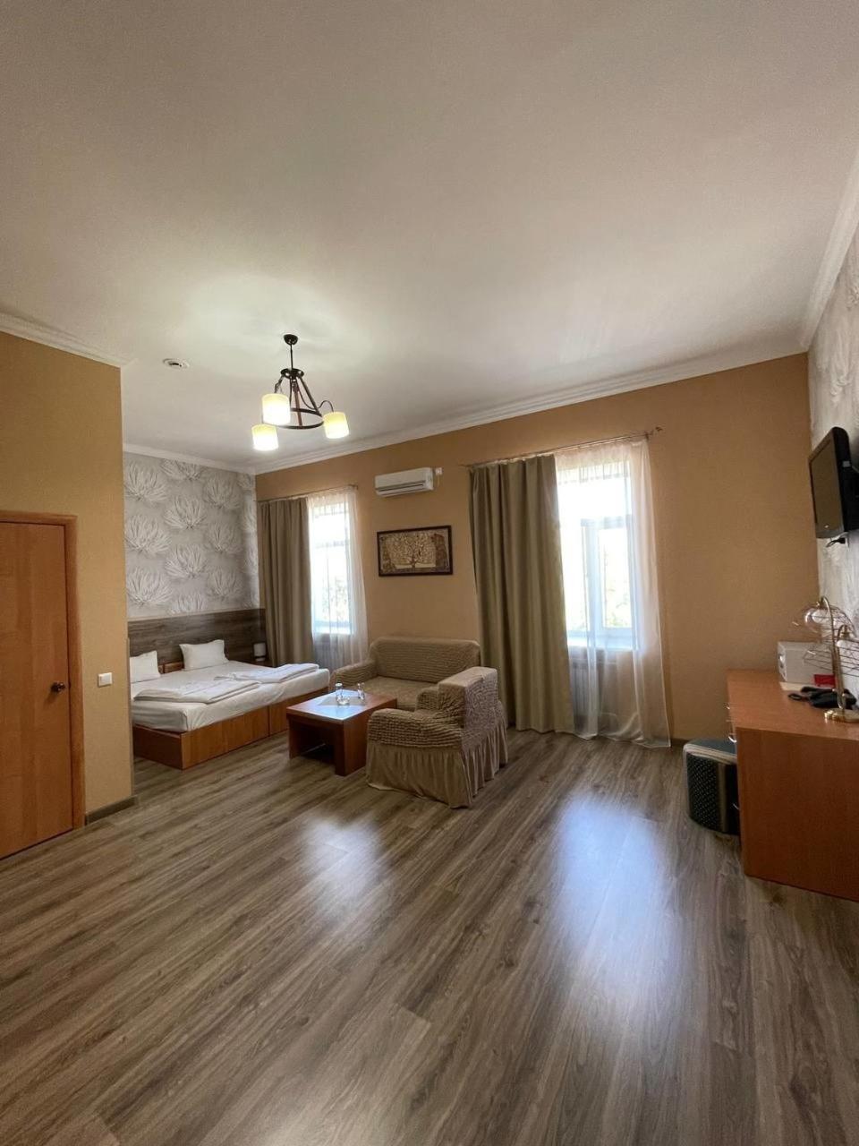 Shanyrak Hotel Temirtau Exterior foto